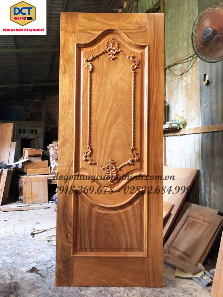 cánh cửa tân cổ điển